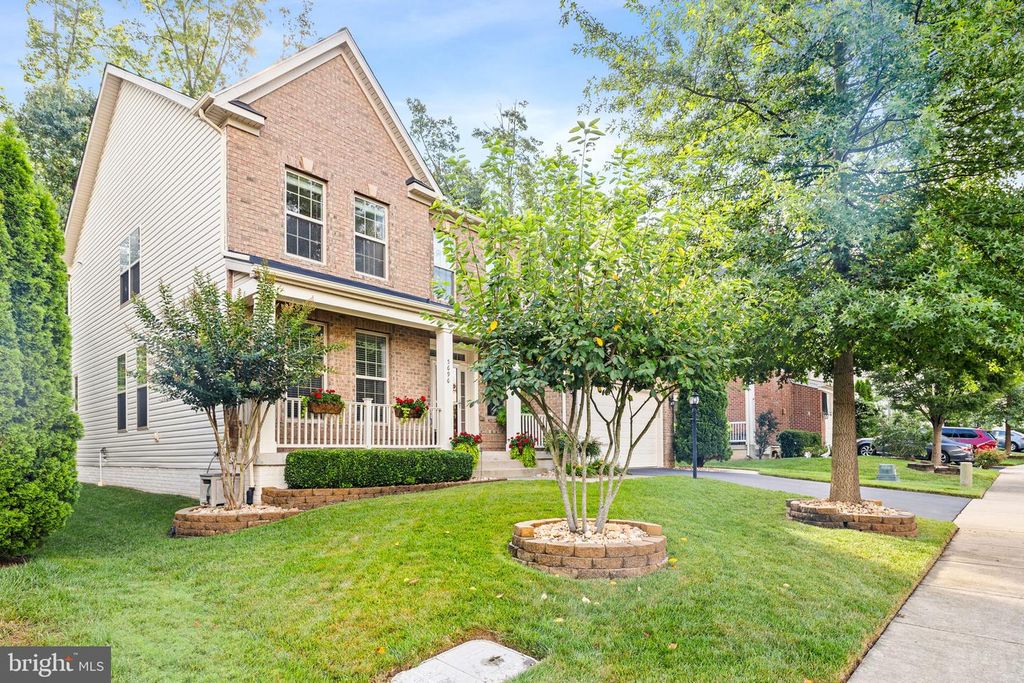5696 LIBERTY MANOR CIR, Woodbridge, VA 22193