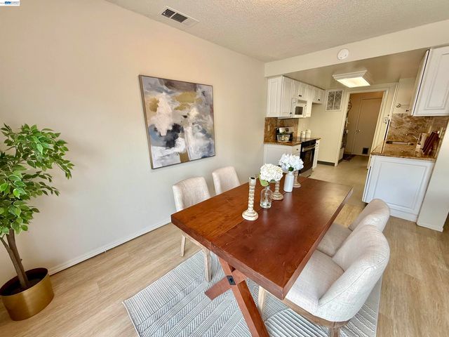 755 Pine St, Livermore, CA 94551