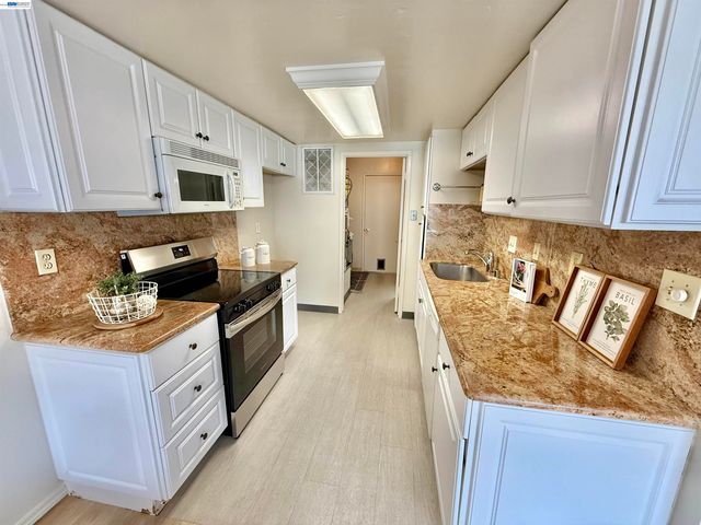 755 Pine St, Livermore, CA 94551