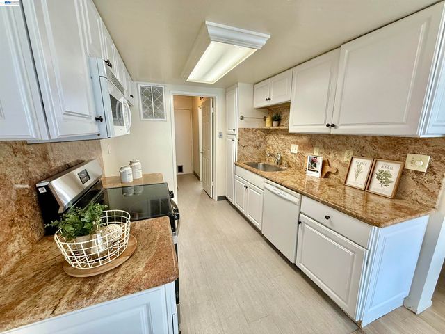755 Pine St, Livermore, CA 94551