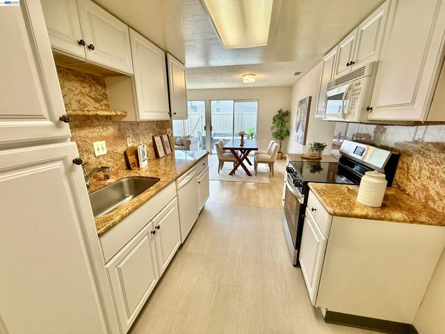 755 Pine St, Livermore, CA 94551