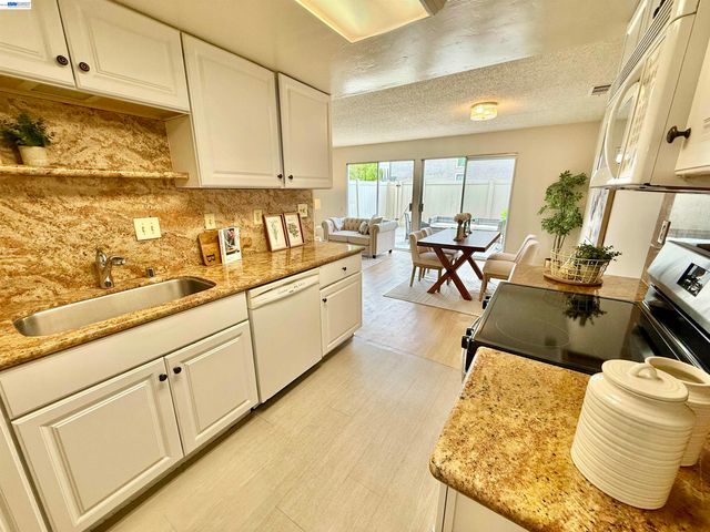 755 Pine St, Livermore, CA 94551