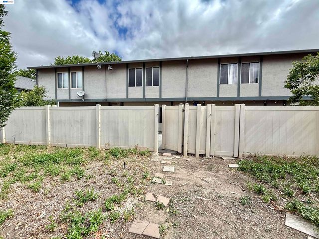 755 Pine St, Livermore, CA 94551