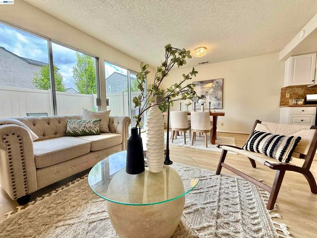 755 Pine St, Livermore, CA 94551