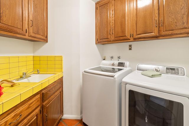 5957 Sarah Ct, Carmichael, CA 95608