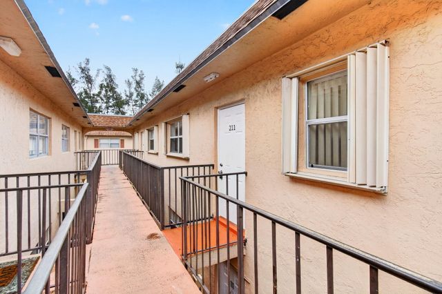 500 SW 2nd Avenue 211, Boca Raton, FL 33432