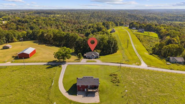 1810 Holland Rd, Lafayette, TN 37083
