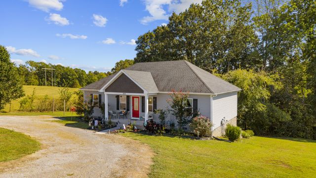 1810 Holland Rd, Lafayette, TN 37083