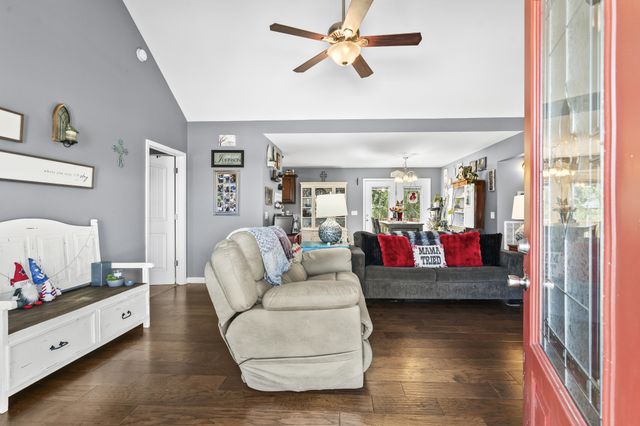 1810 Holland Rd, Lafayette, TN 37083