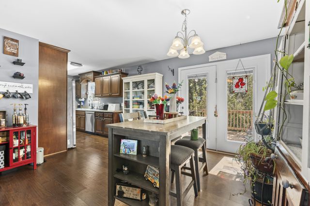 1810 Holland Rd, Lafayette, TN 37083