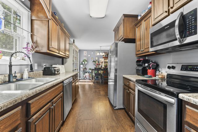 1810 Holland Rd, Lafayette, TN 37083