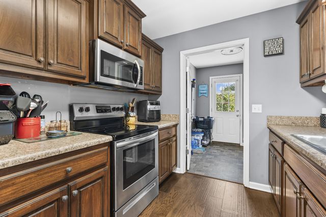 1810 Holland Rd, Lafayette, TN 37083