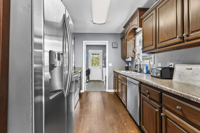 1810 Holland Rd, Lafayette, TN 37083