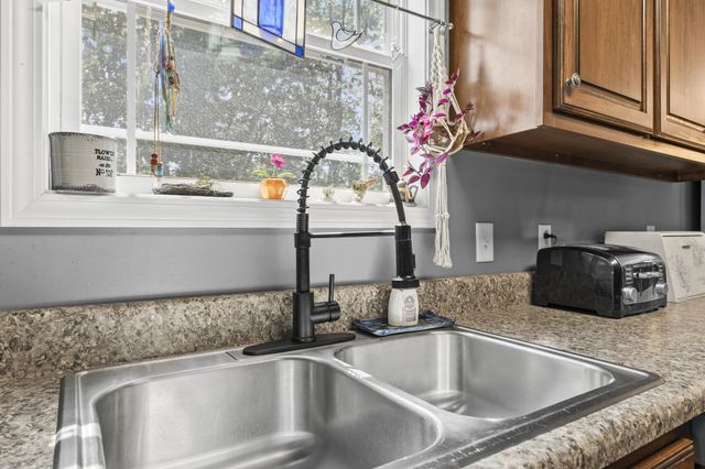 1810 Holland Rd, Lafayette, TN 37083
