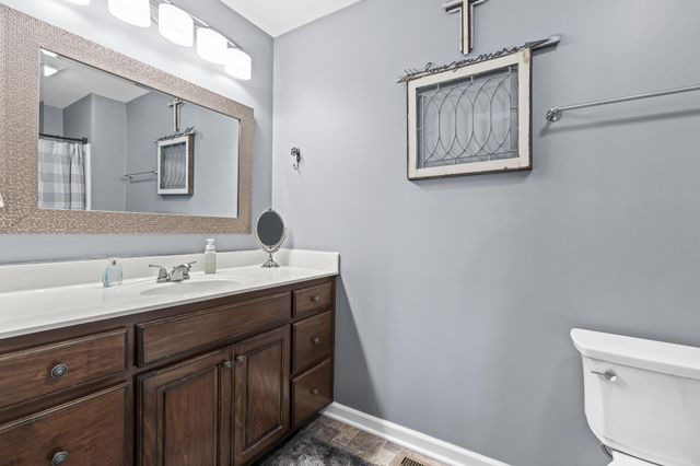 1810 Holland Rd, Lafayette, TN 37083
