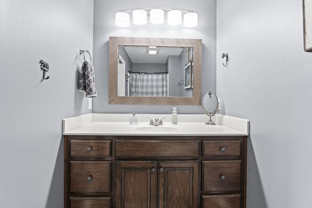 1810 Holland Rd, Lafayette, TN 37083