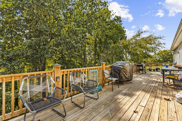 1810 Holland Rd, Lafayette, TN 37083