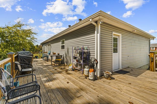 1810 Holland Rd, Lafayette, TN 37083