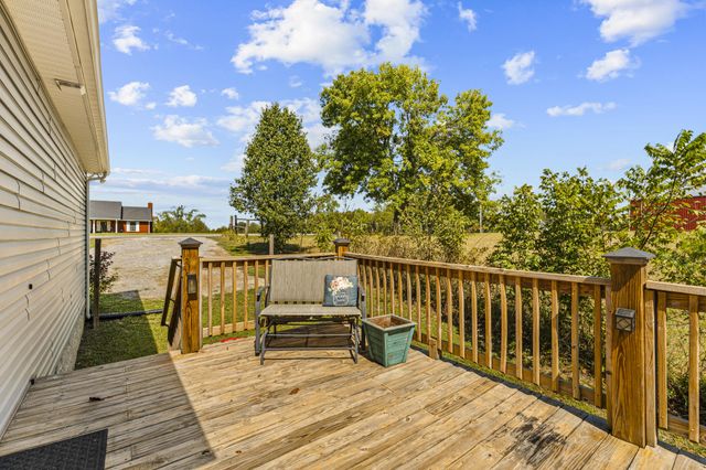 1810 Holland Rd, Lafayette, TN 37083