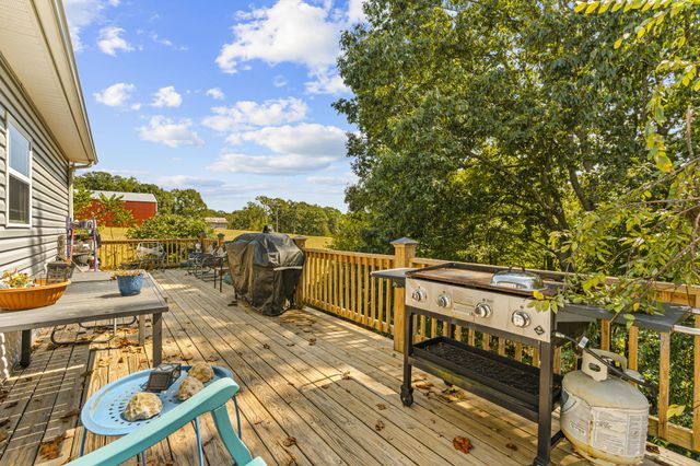 1810 Holland Rd, Lafayette, TN 37083
