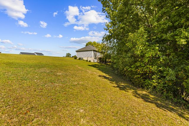 1810 Holland Rd, Lafayette, TN 37083