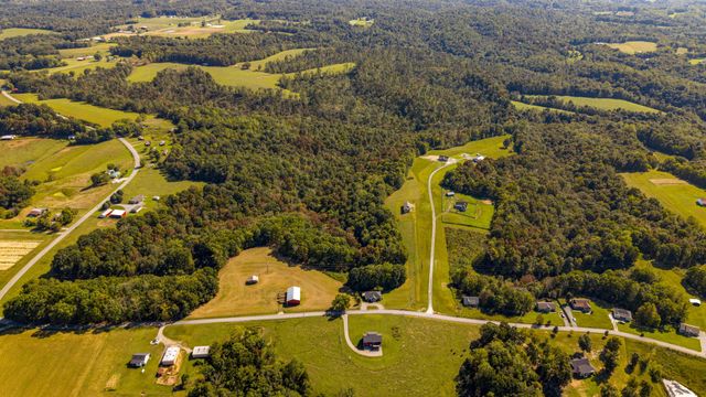 1810 Holland Rd, Lafayette, TN 37083