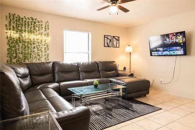 706, 708, 800 Navidad, Bryan, TX 77801