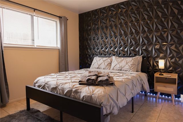 706, 708, 800 Navidad, Bryan, TX 77801