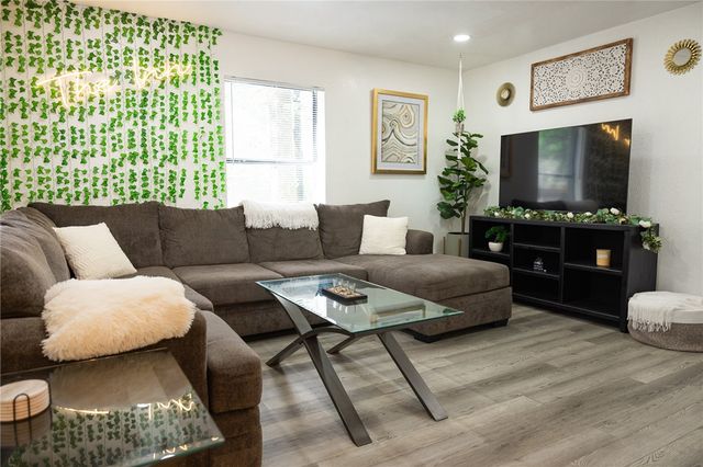 706, 708, 800 Navidad, Bryan, TX 77801