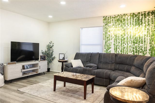 706, 708, 800 Navidad, Bryan, TX 77801