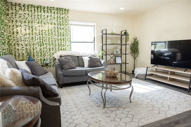 706, 708, 800 Navidad, Bryan, TX 77801