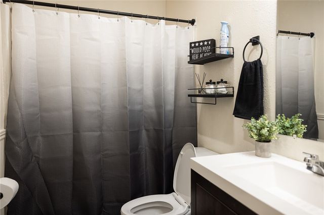 706, 708, 800 Navidad, Bryan, TX 77801