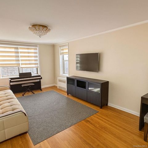 141-05 Pershing Crescent 416, Briarwood, NY 11435