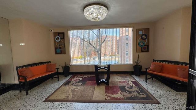 141-05 Pershing Crescent 416, Briarwood, NY 11435