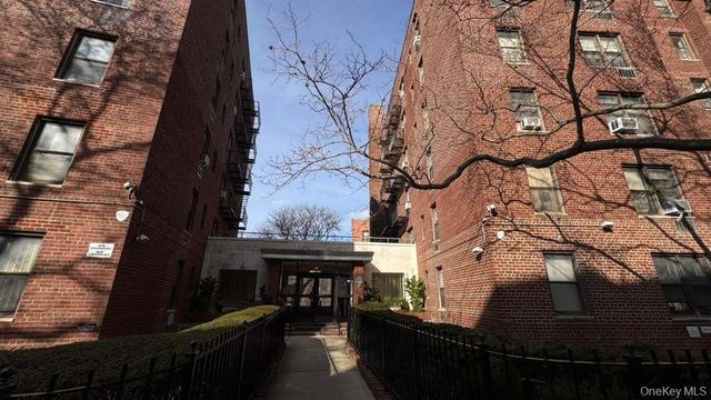 141-05 Pershing Crescent 416, Briarwood, NY 11435