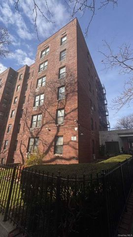 141-05 Pershing Crescent 416, Briarwood, NY 11435