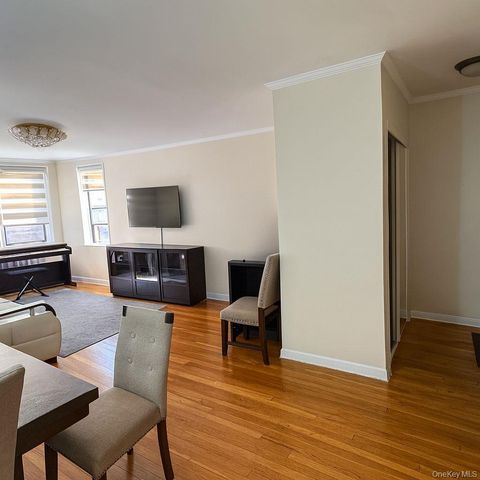 141-05 Pershing Crescent 416, Briarwood, NY 11435