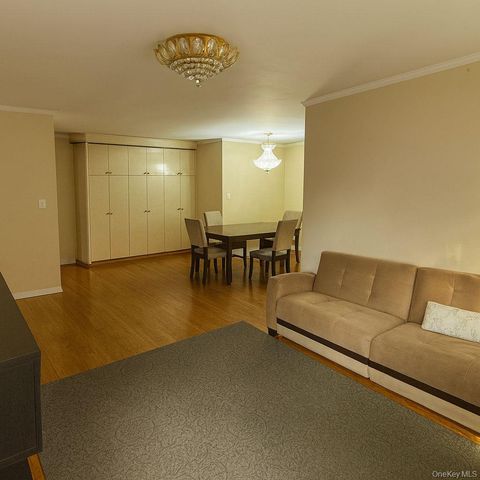 141-05 Pershing Crescent 416, Briarwood, NY 11435