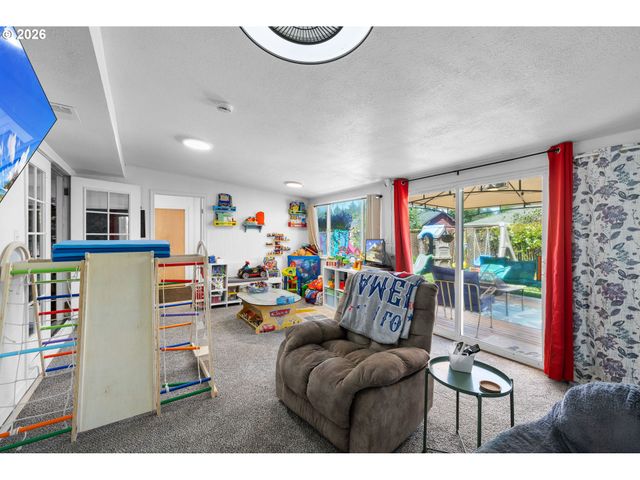 170 Ne ROBIN Way, Gresham, OR 97030