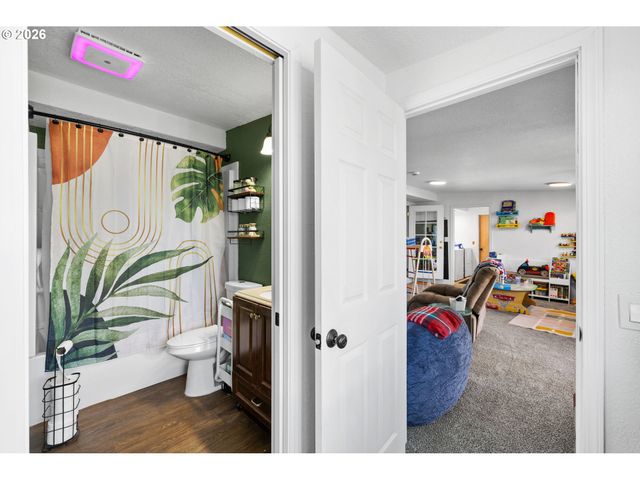 170 Ne ROBIN Way, Gresham, OR 97030