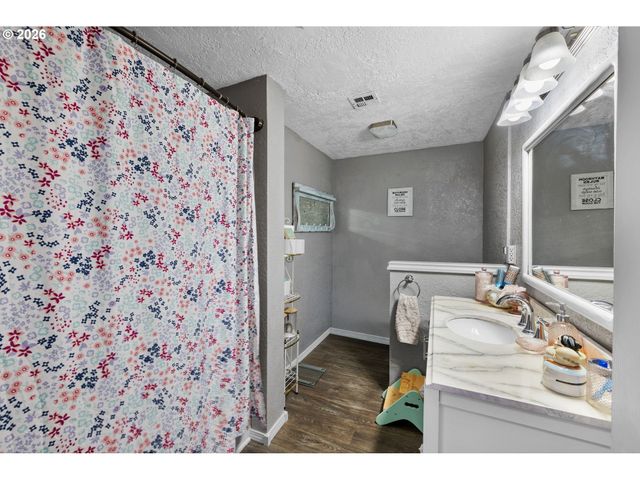 170 Ne ROBIN Way, Gresham, OR 97030