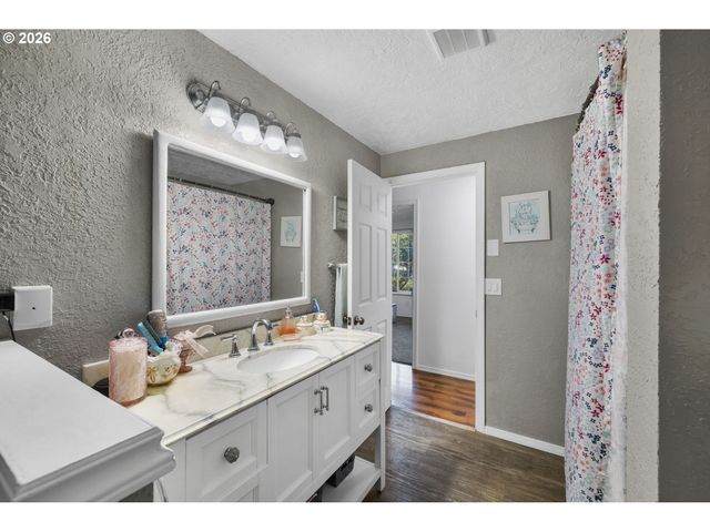 170 Ne ROBIN Way, Gresham, OR 97030