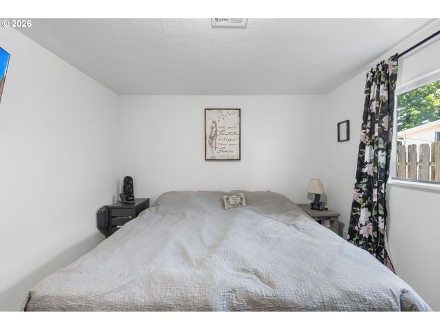 170 Ne ROBIN Way, Gresham, OR 97030