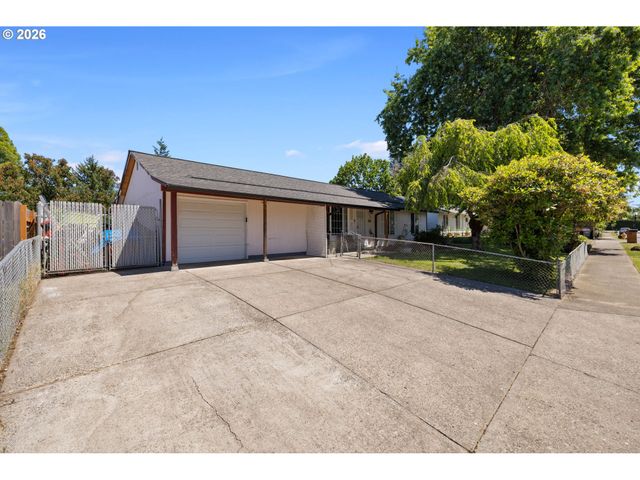 170 Ne ROBIN Way, Gresham, OR 97030
