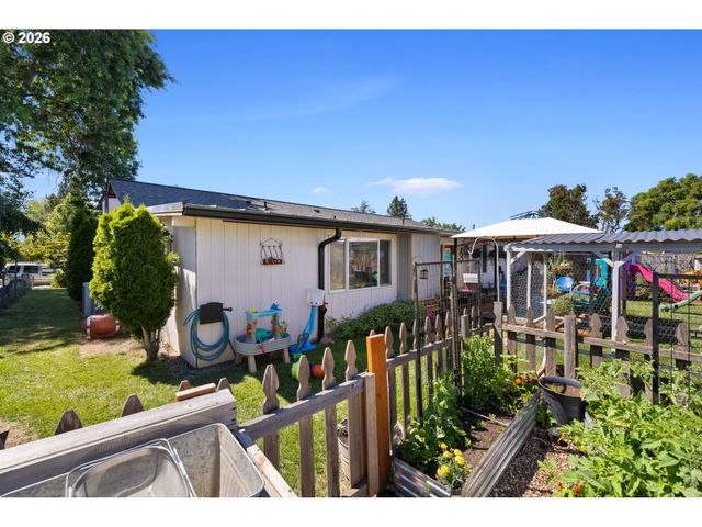 170 Ne ROBIN Way, Gresham, OR 97030