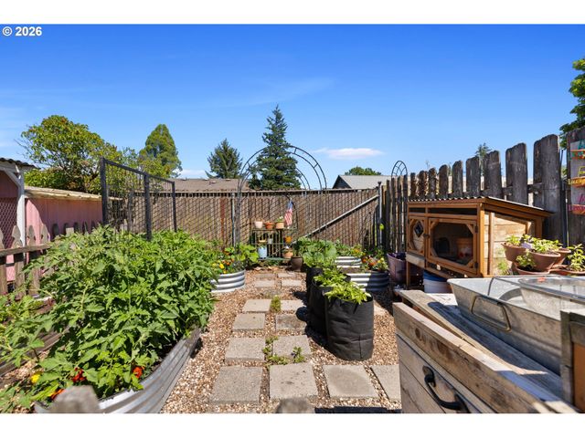 170 Ne ROBIN Way, Gresham, OR 97030