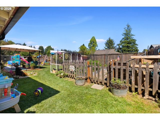 170 Ne ROBIN Way, Gresham, OR 97030