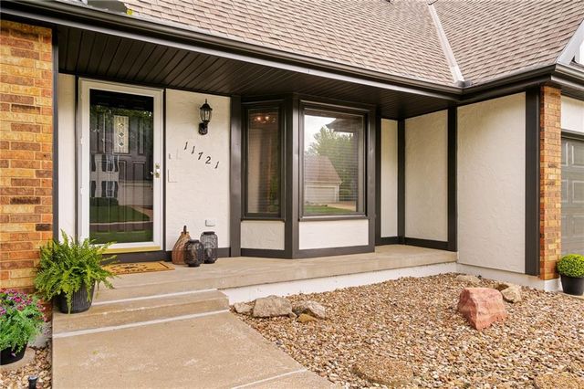 11721 Hemlock Street, Overland Park, KS 66210