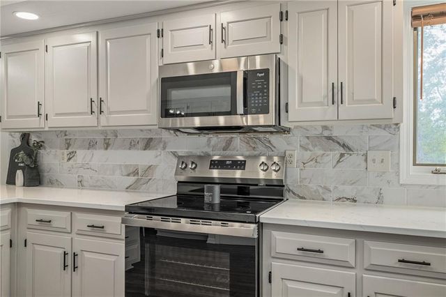 11721 Hemlock Street, Overland Park, KS 66210