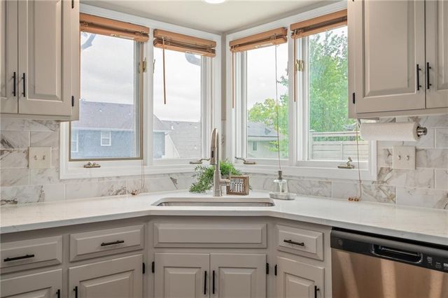 11721 Hemlock Street, Overland Park, KS 66210